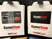 Dárkové poukazy GameStopu na poboce v New Yorku.