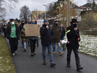 Pochod za spravedliv vyeten kauzy kolem eky Bevy ve Valaskm Mezi.