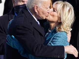 Nov prezident USA Joe Biden a jeho manelka Jill Bidenov.
