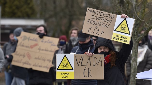 V centru Valaského Meziíí se vydaly zhruba dv stovky lidí na protestní...