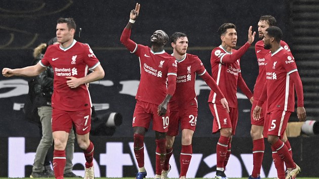 Liverpool si ve lágru anglické ligy poradil s Tottenhamem.