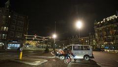 Holandská policie kontroluje ulice Amsterdamu. | na serveru Lidovky.cz | aktuální zprávy
