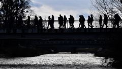 V centru Vala�ského Mezi�í�í se vydaly zhruba dv� stovky lidí na protestní...