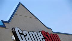 Akcie GameStopu umle vyhnala skupina Reddit.