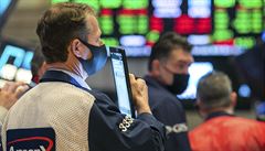 Vlci z Wall Street zažívají po útoku drobných investorů těžké chvíle