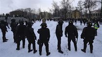 Policie blokující protest proti zadžení Navalného v Petrohradu 31. ledna.