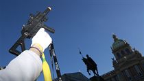 Na praskm Vclavskm nmst demonstruj stovky lid proti vldnm opatenm.