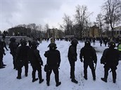 Policie blokující protest proti zadení Navalného v Petrohradu 31. ledna.