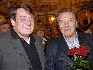 Na snmku z 29. jna 2007 je Ladislav taidl (vlevo) s Karlem Gottem v Grand...