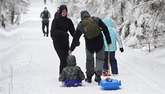 Turisté vyrazili 30. ledna 2021 ze sedla Skítek na Rýmaovsku v Jeseníkách,...