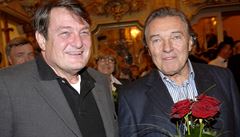 Na snímku z 29. října 2007 je Ladislav Štaidl (vlevo) s Karlem Gottem v Grand...