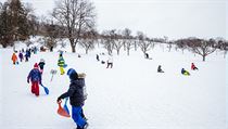 Mstsk policie pijela a vyhnala z petnskch svah lyae, snowboardisty i...