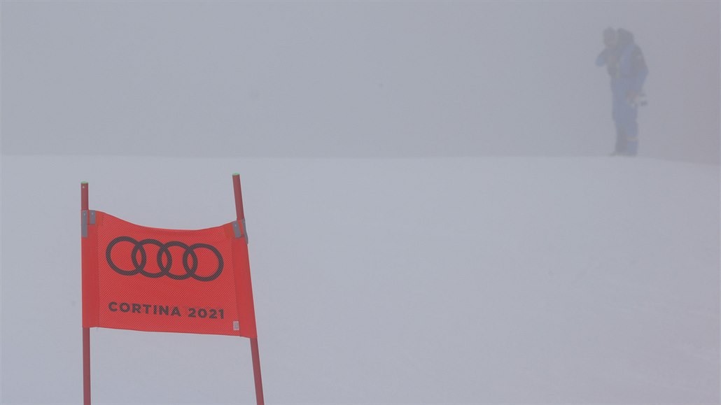 Šampionát ve světovém lyžování v Cortině d'Ampezzo odkládá hustá mlha. Ester...