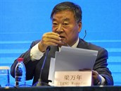 Liang Wannian, editel oddlení pro reformu zdravotnictví, mluví na konferenci...