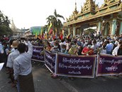 Podporovatelé myanmarské armády.