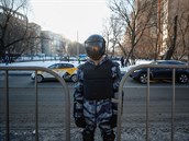 Moskevská policie posílila opatení v okolí mstského soudu.