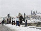 Neprotaené silnice komplikují práci praské záchranné slub. I Karlv most...