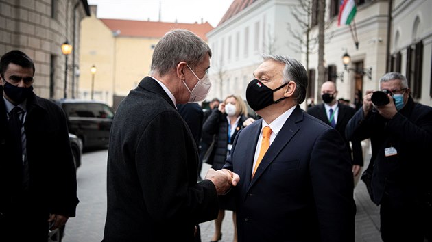 Setkání maarského ministerského pedsedy Orbána s eským protjkem Babiem.