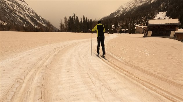 lutý sníh piel nad Evropu ze Sahary.
