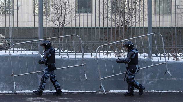 Moskva zp��snila policejn� opat�en�.