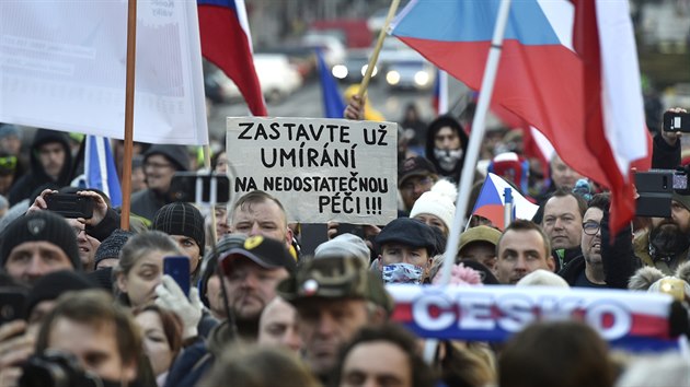 Demonstrace proti opat�ením vlády