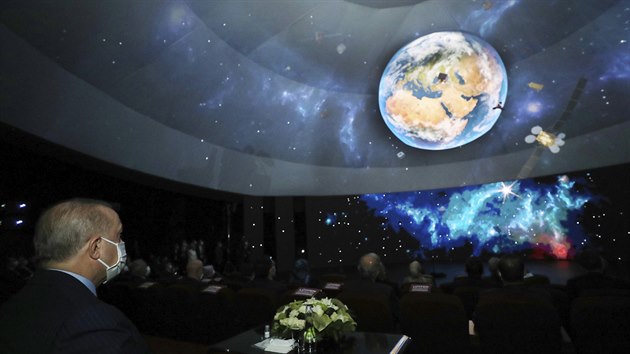Turecký prezident Recep Tayyip Erdogan při představení vesmírného programu země.