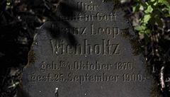 Náhrobní kámen na h�bitov� Mõigu