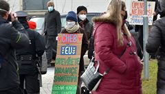 Nemocnici v Chebu, která je kriticky p�etí�ená, nav�tívil 4. února 2021 ministr...