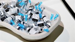 ‚Vakcíny paradoxně leží ladem.‘ Praktičtí lékaři kritizují nevyužité dávky ve skladech, sami mohou očkovat od 1. března