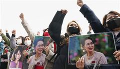 Protest za propu�t�ní Do Aun Schan Su �ij v Tokiu.