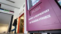 Automat na respirtory v obchodnm dom.