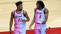 Jimmy Butler (vlevo) a Precious Achiuwa z Miami