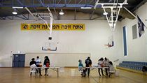 Okovn v Izraeli probh napklad i ve sportovn hale.