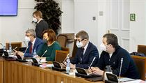 Jednání vlády s opozičními lídry. Na snímku zleva Karel Havlíček, Alena...