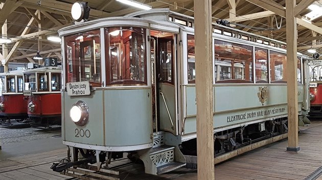 Salonní vůz č. 200. Kotěrova slavná tramvaj vznikla v letech 1899–1900 a...