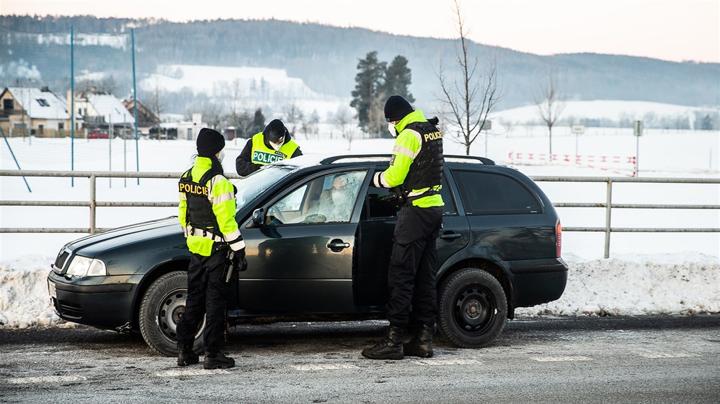 Dodrování uzávry v okrese Trutnov zatím bez vánjích problém. Ráno policie...