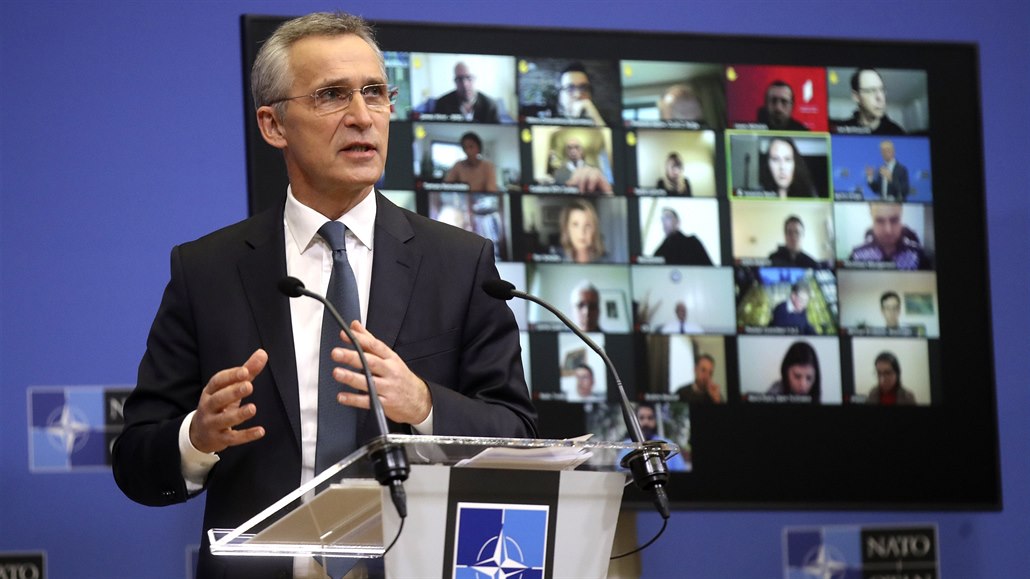 Jens Stoltenberg na tiskové konferenci ped schzí ministr obrany NATO.