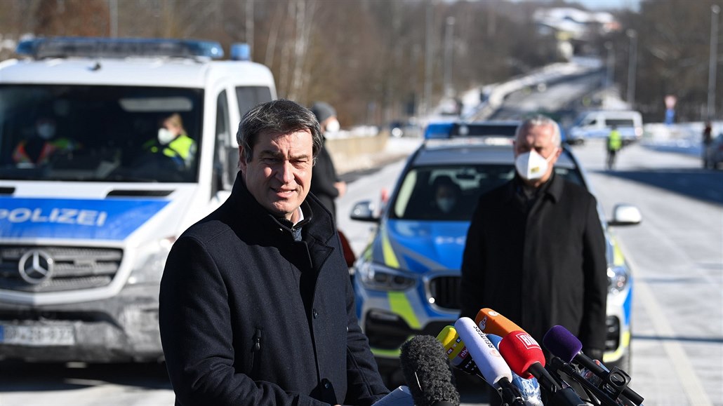 Bavorský premiér Markus Söder (CSU) při nedělním projevu na hranicích. Zařazení...