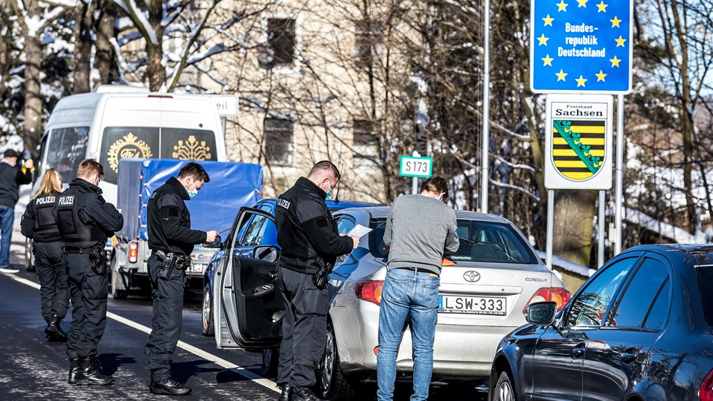 Nmecko kvli epidemické situaci v R zavedlo od 14. února 2021 opt kontroly...