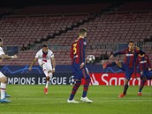 Mbappé stílí na branku Barcelony v osmifinále Ligy mistr.