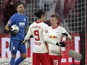 Lipsko - Augsburg (Daniel Olmo a Poulsen slaví gól)