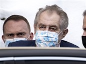 Prezident Milo Zeman dostal v pátek v Ústední vojenské nemocnici v Praze...