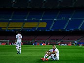 Netradiní oslava tíbrankového Mbappého na prázdném Camp Nou.