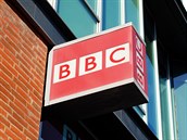Čína vyostřuje vztahy s Británií. Na svém území zablokovala vysílání BBC