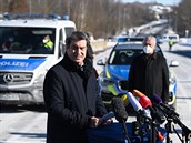 Bavorský premiér Markus Söder (CSU) pi nedlním projevu na hranicích. Zaazení...
