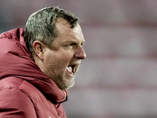 Pavel Vrba prov prvn utkn Sparty na Letn.