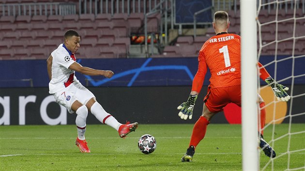 Kylian Mbapp v tto anci Ter Stegena neprostelil.