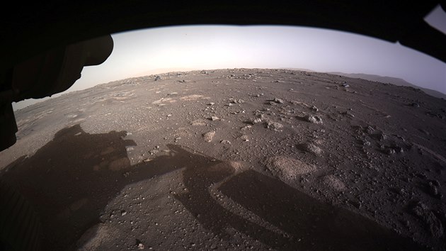 NASA zveejnila fotografie poízené na Marsu.