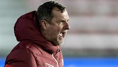 Pavel Vrba pro�ívá první utkání Sparty na Letné.