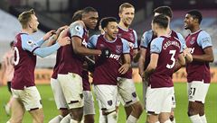 Fotbalisté West Hamu slaví branku do sítě Sheffieldu United. | na serveru Lidovky.cz | aktuální zprávy